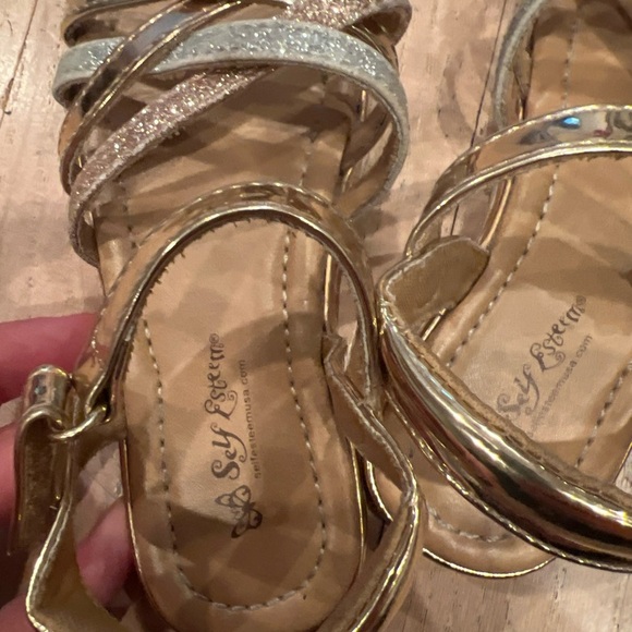 SELF ESTEEM Girls 10 Sandals Dress Shoes Metallic Gold Leather - Picture 3 of 4